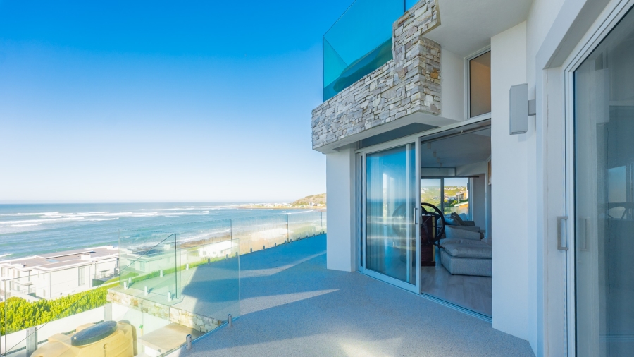 6 Bedroom Property for Sale in Struisbaai Western Cape